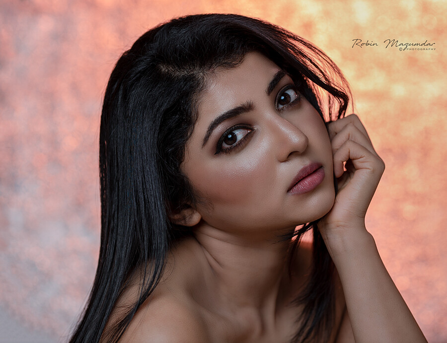 Robin Mazumdar photographer. Work by photographer Robin Mazumdar demonstrating Portrait Photography in a photo-session with the model Komal.Headshot with 2 Light sourcesCamera: Nikon D750Lens: Sigma 85mmModel: KomalHair Style &amp; Makeup: Farzana Sult