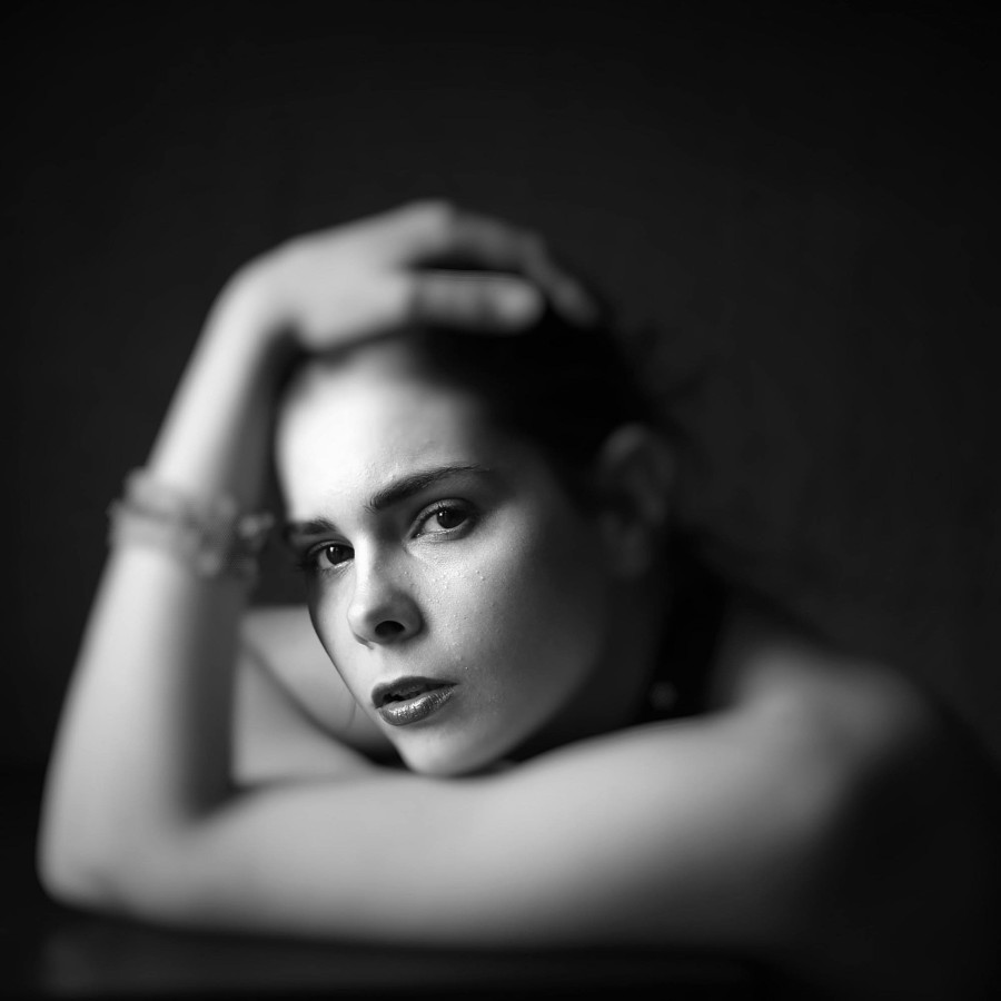 Rodvin Davis photographer (fotograaf). Work by photographer Rodvin Davis demonstrating Portrait Photography in a photo-session with the model Loiis Yuri (Brussels 2016).Model: Loiis Yuri (Brussels 2016)http://www.modelmayhem.com/Vitri0lPortrait Pho