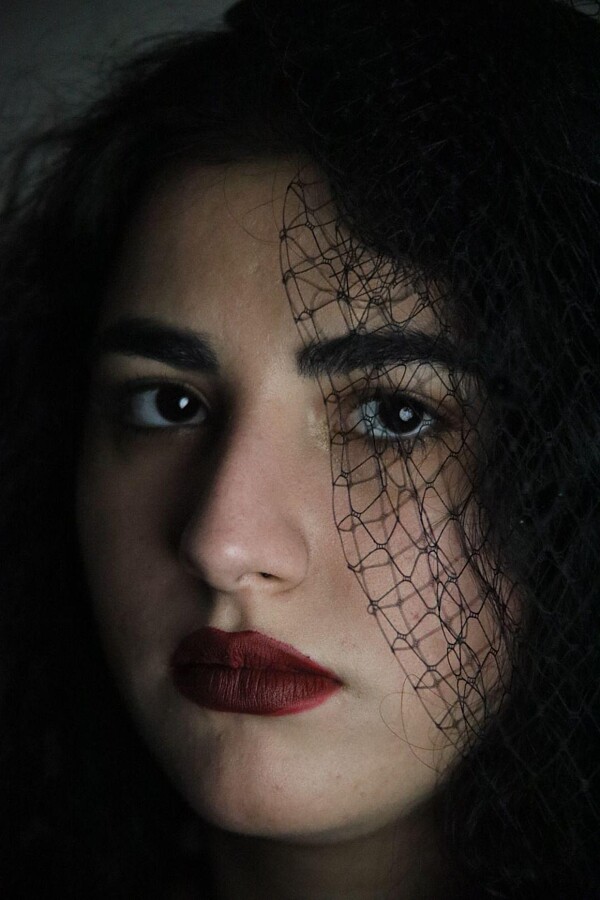 Sahar Rezai model. Photoshoot of model Sahar Rezai demonstrating Face Modeling.Face Modeling Photo #241428