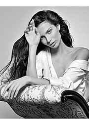 Sara Cardillo model & influencer. Photoshoot of model Sara Cardillo demonstrating Face Modeling.Face Modeling Photo #95751