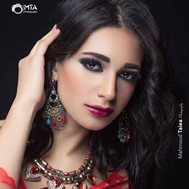 Sara Hazem El Amin model. Photoshoot of model Sara Hazem El Amin demonstrating Face Modeling.Face Modeling Photo #166771