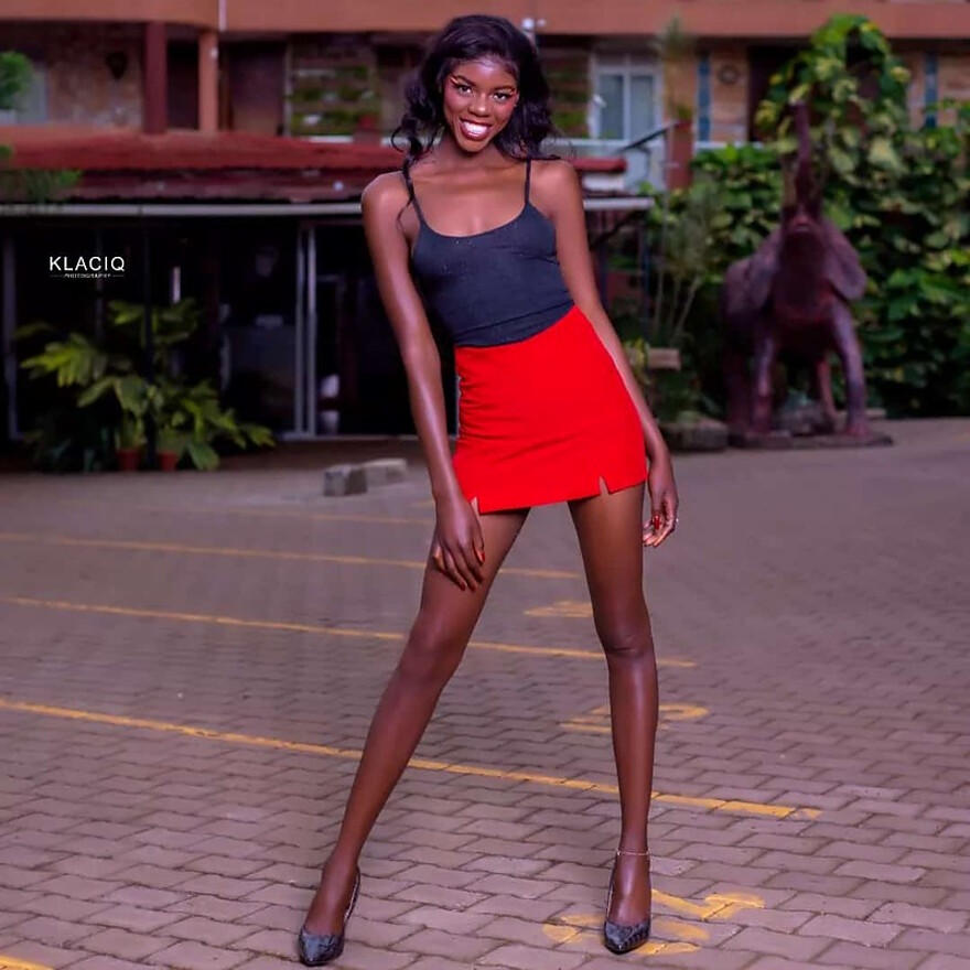 Sarah Mbilisi model. Photoshoot of model Sarah Mbilisi demonstrating Body Modeling.A nice smile and a great body here to create art togetherBody Modeling Photo #248536