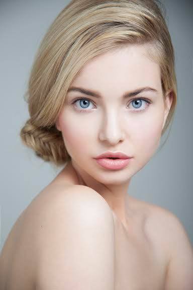 Shannon Baymore model &amp; actress. Photoshoot of model Shannon Baymore demonstrating Face Modeling.Face Modeling Photo #109803