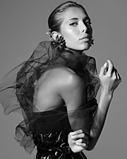 Sonia Costantini model (modella). Photoshoot of model Sonia Costantini demonstrating Face Modeling.Face Modeling Photo #186088