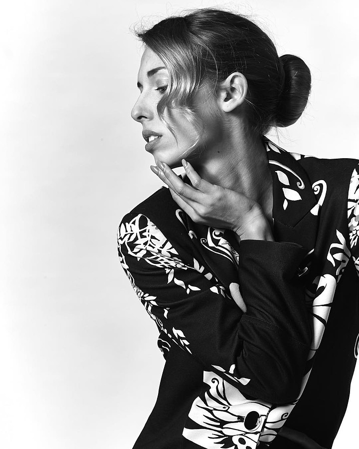 Sonia Costantini model (modella). Photoshoot of model Sonia Costantini demonstrating Face Modeling.Face Modeling Photo #186123