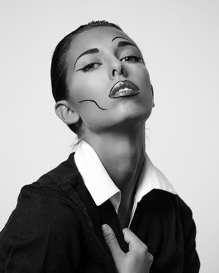 Sonia Costantini model (modella). Photoshoot of model Sonia Costantini demonstrating Face Modeling.Face Modeling Photo #186128
