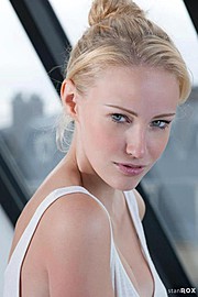 Sonia Gleis model (modèle). Photoshoot of model Sonia Gleis demonstrating Face Modeling.Face Modeling Photo #160165