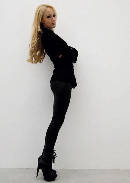 Sonia Gleis model (mod&#232;le). Photoshoot of model Sonia Gleis demonstrating Fashion Modeling.Fashion Modeling Photo #160187