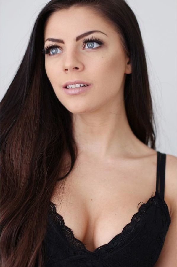 Stina Bakken model (modell). Photoshoot of model Stina Bakken demonstrating Face Modeling.Face Modeling Photo #167773
