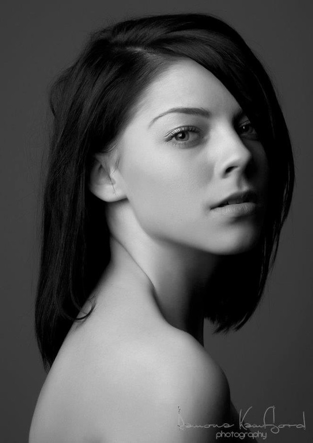 Stina Bakken model (modell). Photoshoot of model Stina Bakken demonstrating Face Modeling.Face Modeling Photo #93008