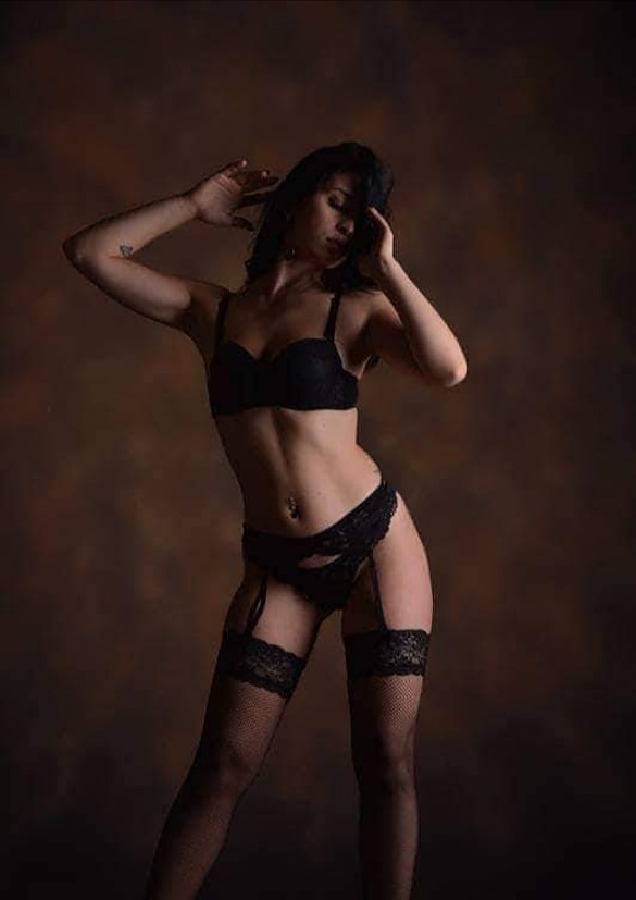 Thewna Stolichnaya model. Photoshoot of model Thewna Stolichnaya demonstrating Body Modeling.Body Modeling Photo #229820