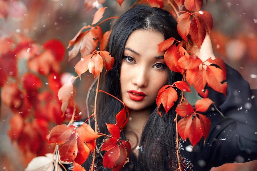 Tiffany Zhou model &amp; actress. Photoshoot of model Tiffany Zhou demonstrating Face Modeling.Face Modeling Photo #171198