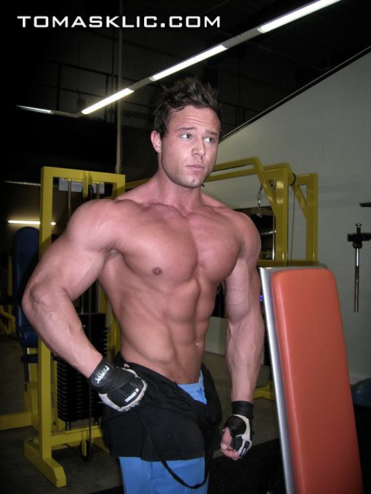 Tomas Klic (Tom&#225;š Kl&#237;č) fitness model. Photoshoot of model Tomas Klic demonstrating Body Modeling.Body Modeling Photo #92707