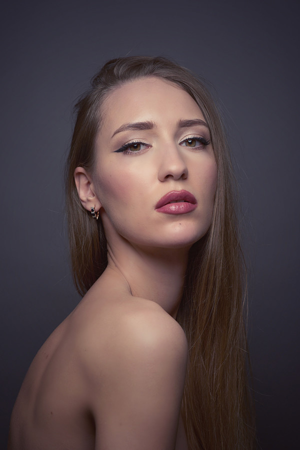 Valeria Kuzina model. Photoshoot of model Valeria Kuzina demonstrating Face Modeling.Face Modeling Photo #198930