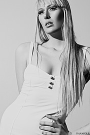 Victoria Robertsen model (modell). Photoshoot of model Victoria Robertsen demonstrating Face Modeling.Face Modeling Photo #93255