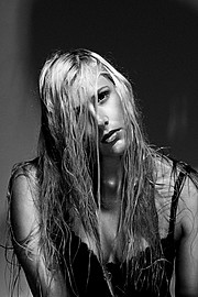 Victoria Robertsen model (modell). Photoshoot of model Victoria Robertsen demonstrating Face Modeling.Face Modeling Photo #93262