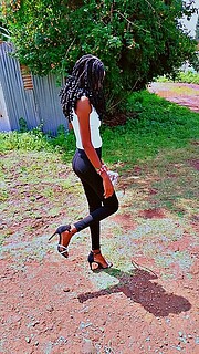 Vivian Karimi commercial model. Photoshoot of model Vivian Karimi demonstrating Fashion Modeling.Fashion Modeling Photo #247638