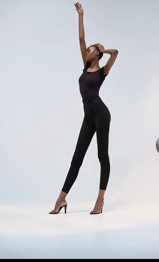 Vivian Karimi commercial model. Photoshoot of model Vivian Karimi demonstrating Fashion Modeling.Fashion Modeling Photo #247640