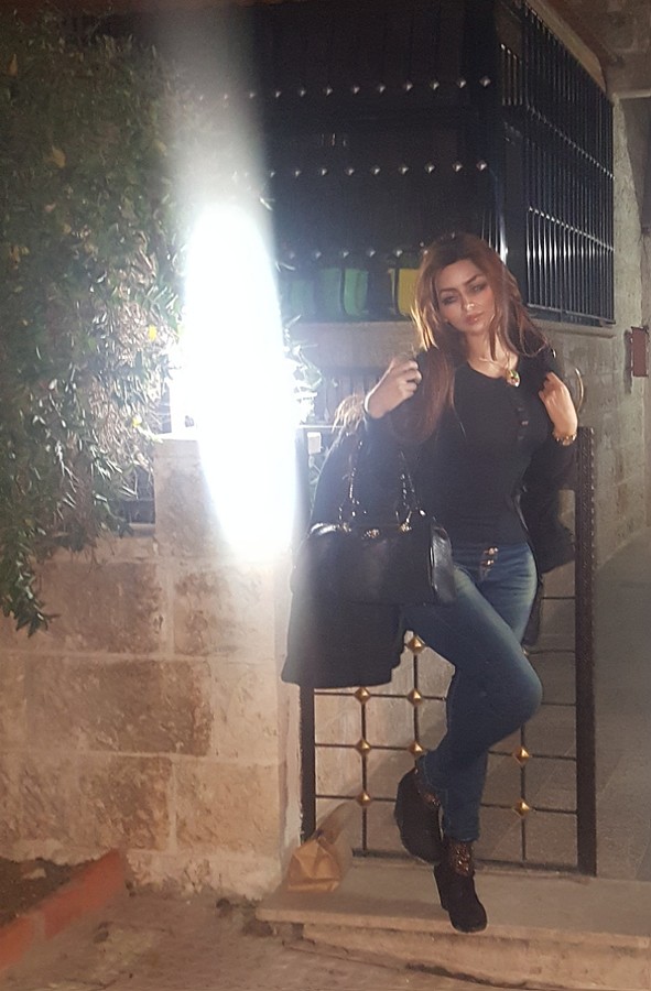 Wafaa Alnassri model. Photoshoot of model Wafaa Alnassri demonstrating Fashion Modeling.Purse,Trend SuitFashion Modeling Photo #176225