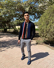 Youssef Zidan,19 years old.Half Egyptian and half Saudi Arabian.Speak English and Arabic well.My height is 173cm and my weight is 73kg.Livin