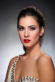 Zayneb Azzam model. Photoshoot of model Zayneb Azzam demonstrating Face Modeling.Face Modeling Photo #157430