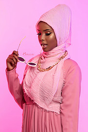 Zeynab Shariff is a professional self-taught makeup artist in Nairobi, Kenya. Zeynab is practicing makeup artistry since 2014. She is also a